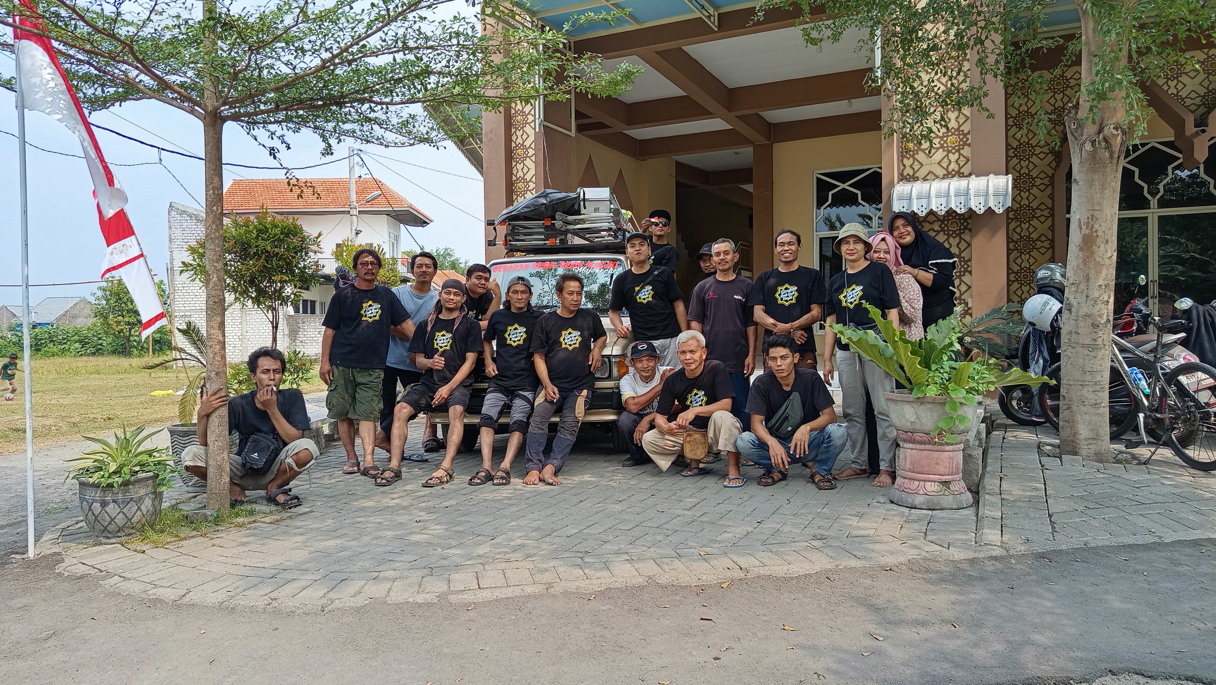 Gerakan Resik Resik Masjid Mojokerto melakukan giat bersih bersih masjid di Masjid Nur Al-Alim